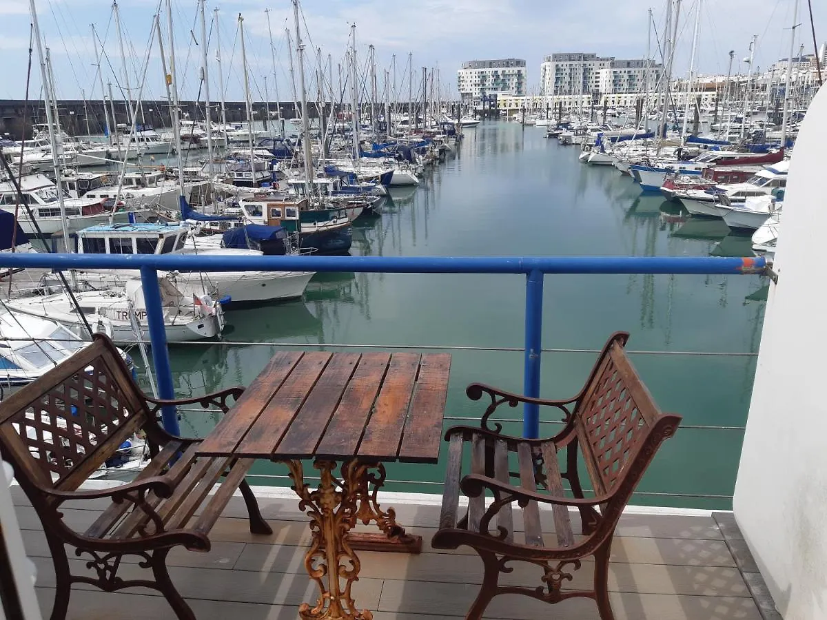 Fantastic Waterside Apartment In Brighton Marina 0*,