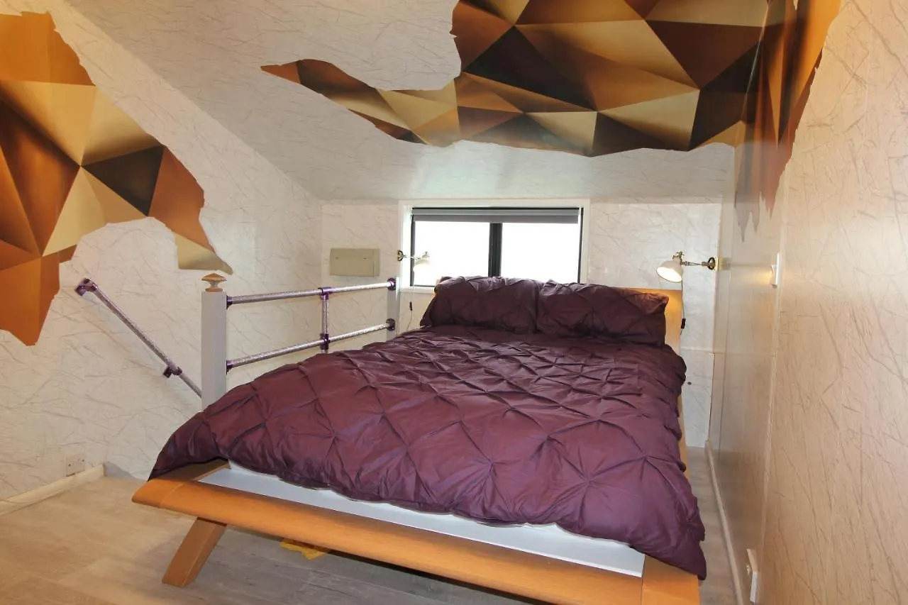 Fantastic Waterside Apartment In Brighton Marina
